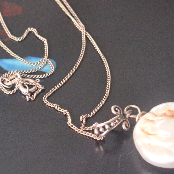 Sterling silver necklace with gorgeous large coin freshwater pearl pendant 3 - Picture 3 of 5